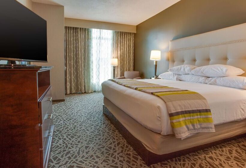 Номер Deluxe Адаптированный для Инвалидов, Drury Inn & Suites Huntsville Space & Rocket Center