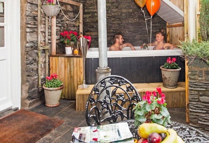 Люкс Повышенной Комфортности, Windermere Boutique Hotel Spa Suites & Hot Tubs