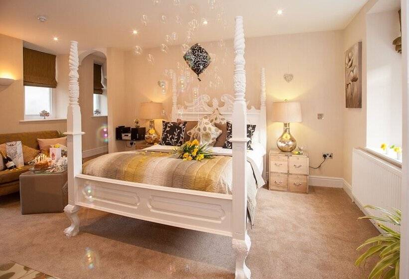 Люкс Повышенной Комфортности, Windermere Boutique Hotel Spa Suites & Hot Tubs