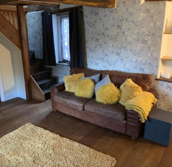 Deluxe Suite King Bed, The Griffin Cottage