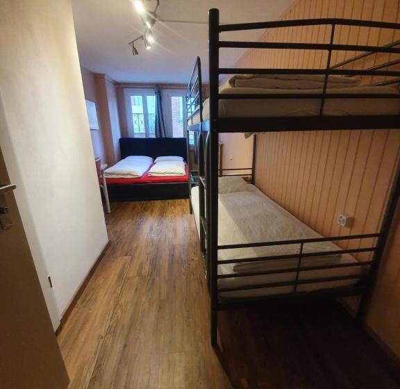 Четырехместный Номер Стандарт, Interlaken Linda Inn Lodge