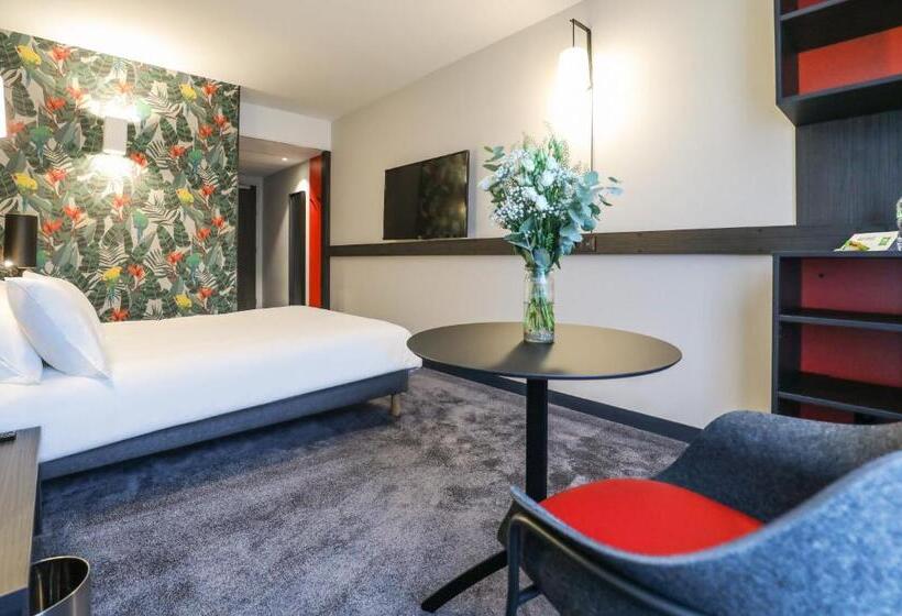 Номер Стандарт, Ibis Styles Puteaux Paris La Defense