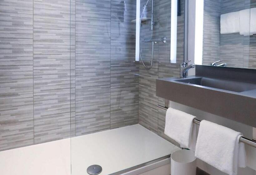 Номер Стандарт, Ibis Styles Puteaux Paris La Defense