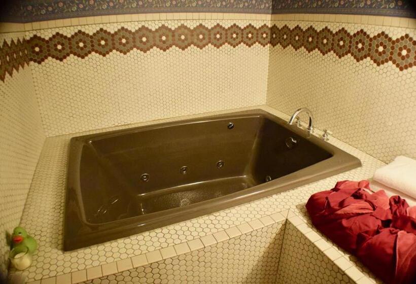 Люкс с гидромассажем, The Hancock House Bed & Breakfast Inn