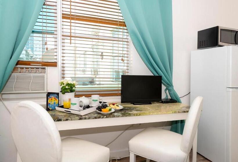 Студия Стандарт, Norman S Hotel And Dining