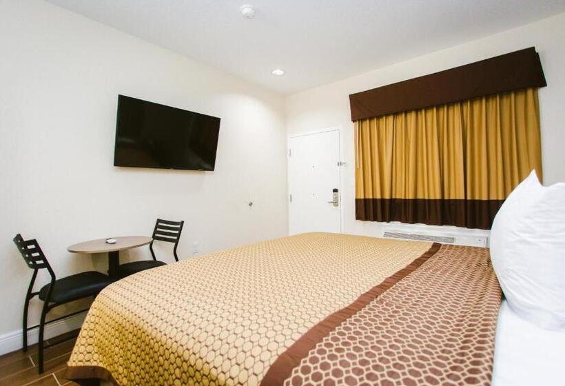 חדר סטנדרט עם מיטת קינג, Scottish Inn & Suites