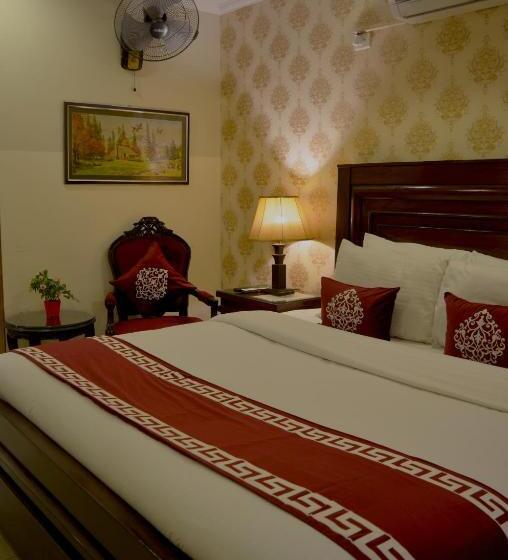 اتاق استاندارد با تخت بزرگ, Holiday Grand Resort Bhurban