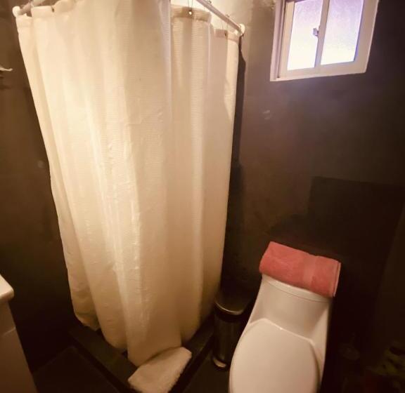 标准三人间, Hostal Katari