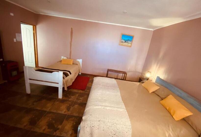 标准三人间, Hostal Katari