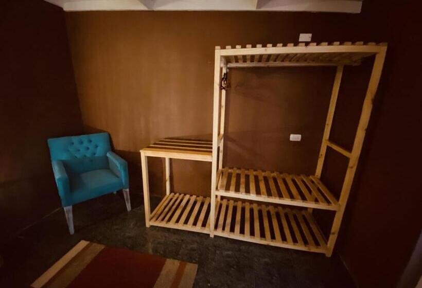 四人标准间, Hostal Katari