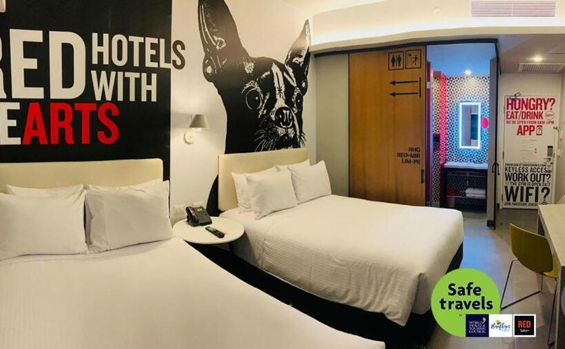 스탠다드 룸 더블 침대 2개, Radisson Red Miraflores