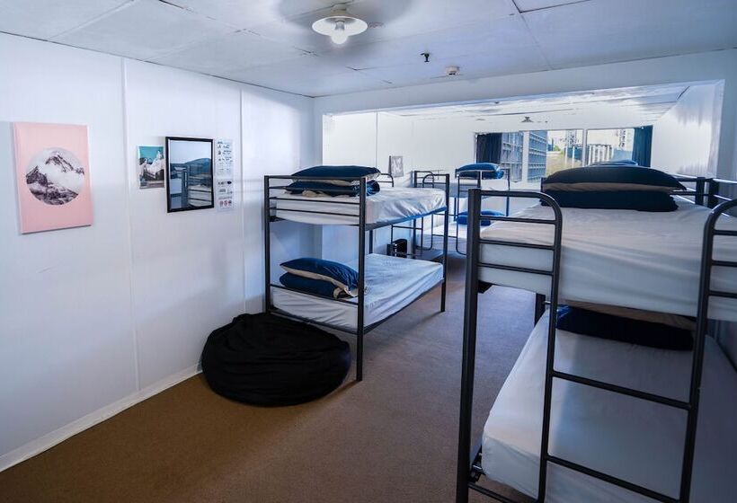 Номер Стандарт, Attic Backpackers