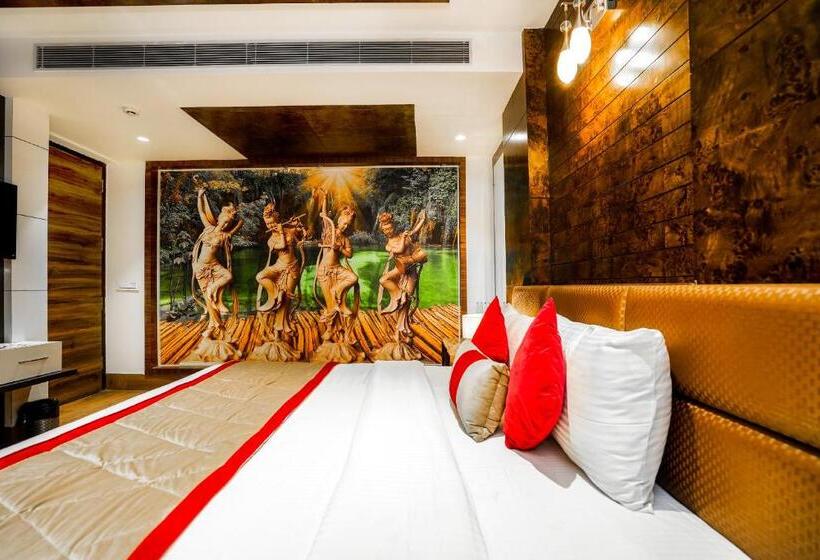 اتاق اجرایی, Amritsar Grand