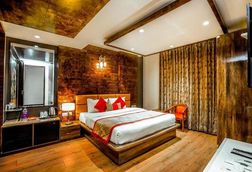 اتاق اجرایی, Amritsar Grand