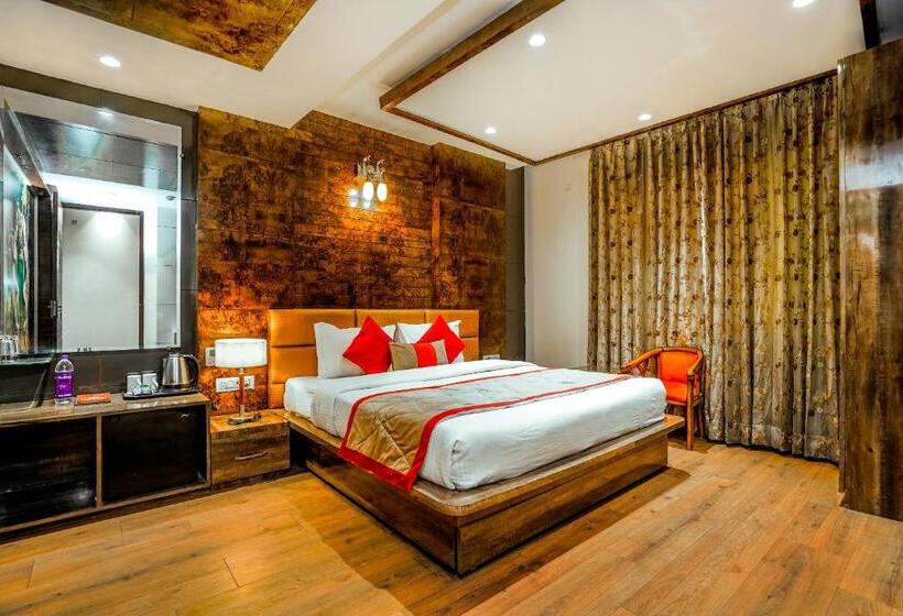 اتاق اجرایی, Amritsar Grand