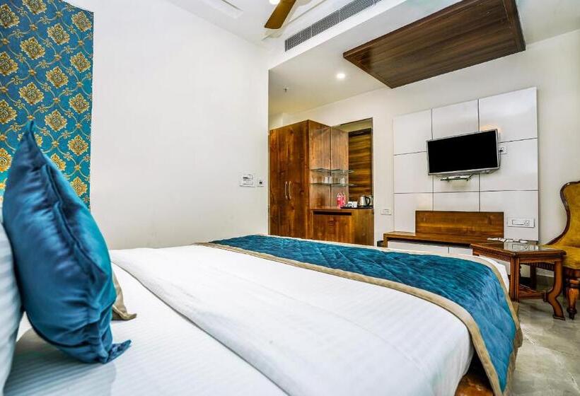اتاق اجرایی, Amritsar Grand