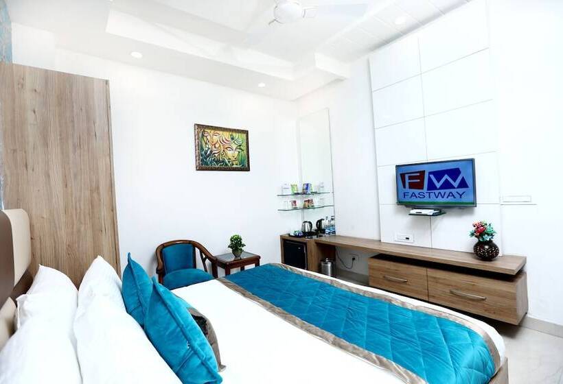 اتاق اجرایی, Amritsar Grand