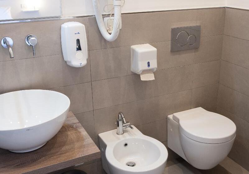 اتاق خانوادگی, Lobby Collective Hostel  Lecce