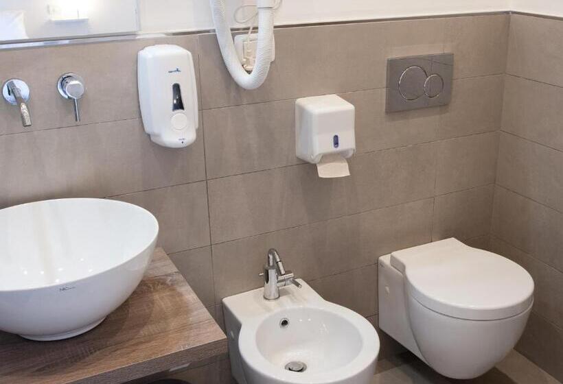 اتاق خانوادگی, Lobby Collective Hostel  Lecce