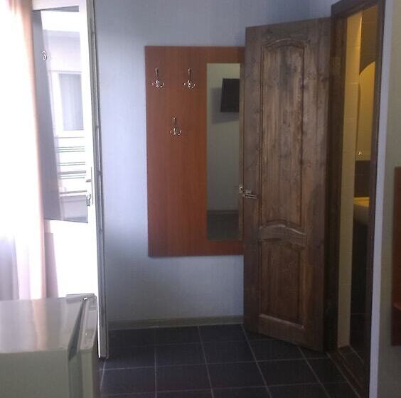 غرفة قياسية ثلاثية, Guest House Vera