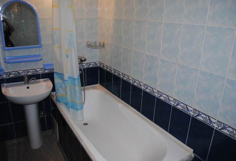 غرفة قياسية ثلاثية, Guest House Vera