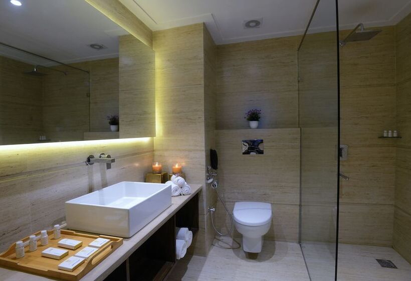 Номер Deluxe, Golden Tulip Agra