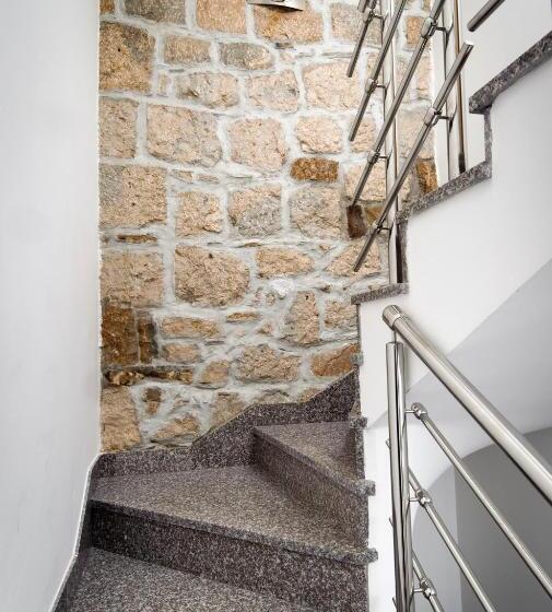 إستوديو كومفورت, La Perla Apartments