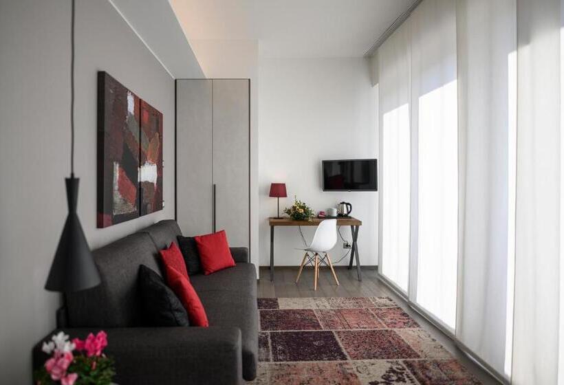 سوئیت جونیور با تراس, B&b The Attico