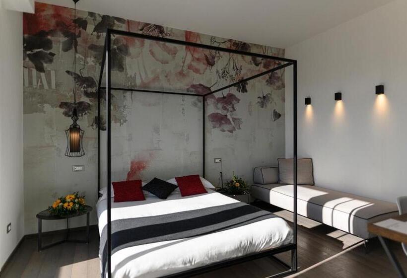 سوئیت جونیور با تراس, B&b The Attico