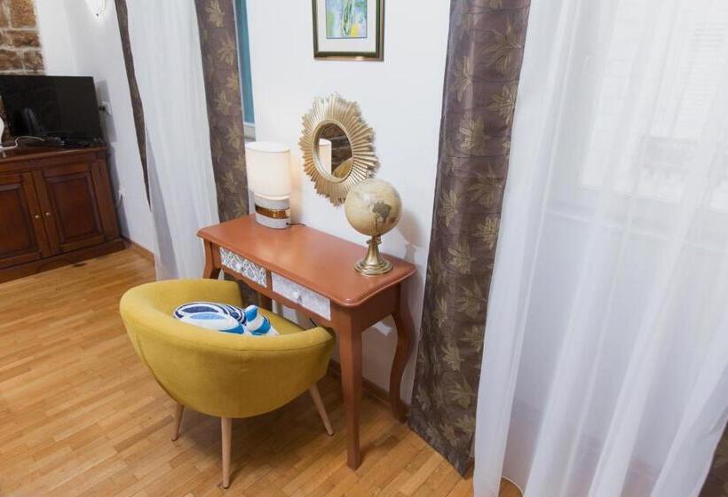 اتاق استاندارد, Rooms Base