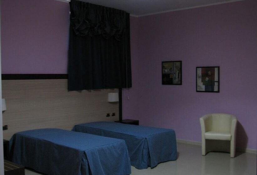 اتاق استاندارد چهار تخته, Albergo Roma