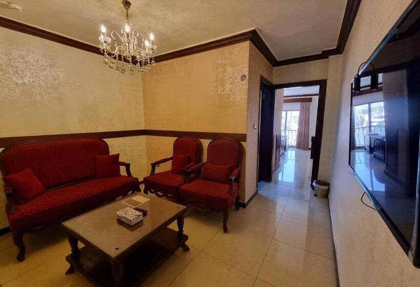 سوییت لوکس, Nahas Plaza