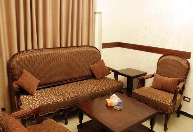 اتاق استاندارد یک تخته با بالکن, Nahas Plaza
