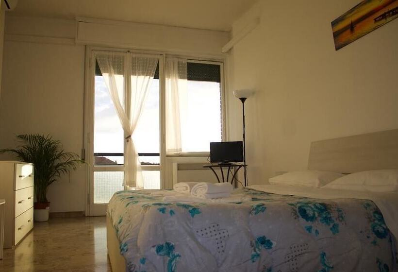 اتاق استاندارد با سرویس بهداشتی مشترک, Myroom Centerstation Bologna