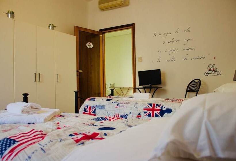 اتاق استاندارد یک تخته با سرویس بهداشتی مشترک, Myroom Centerstation Bologna
