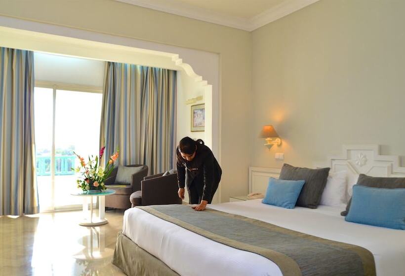 Номер Superior Одноместный, Royal Garden Palace   Families And Couples