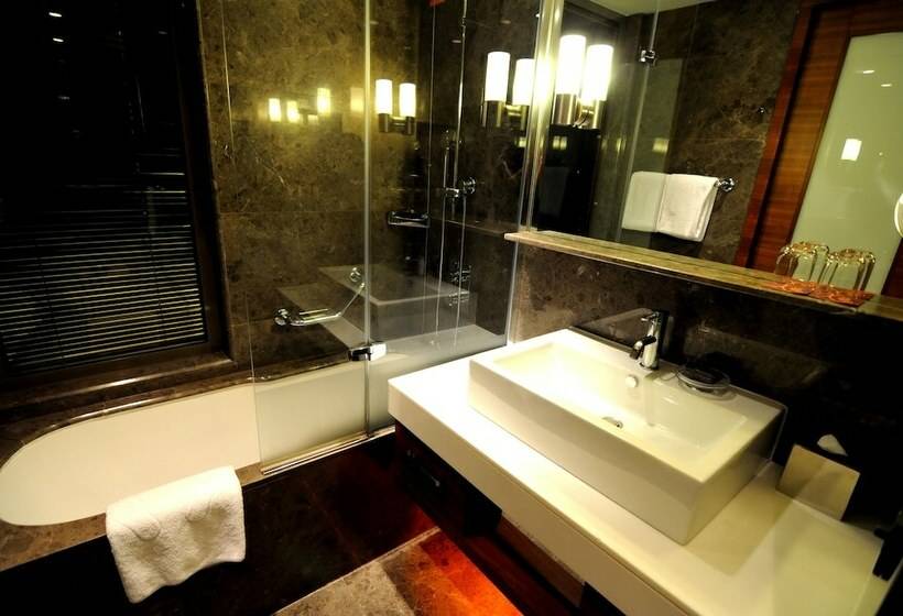 Номер Deluxe Вид на Море, Sheraton Istanbul Ataköy