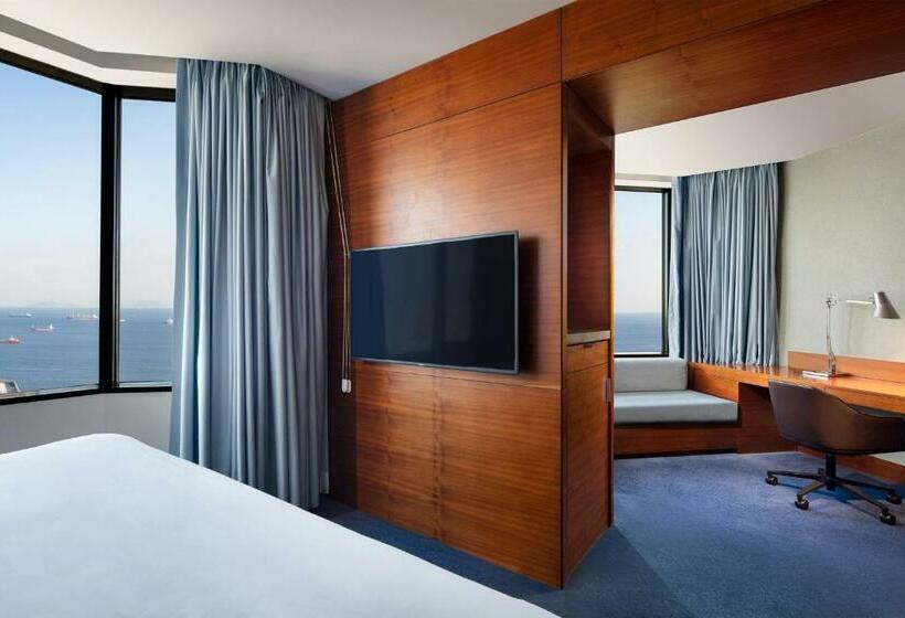 Номер Superior Вид на Море, Sheraton Istanbul Ataköy