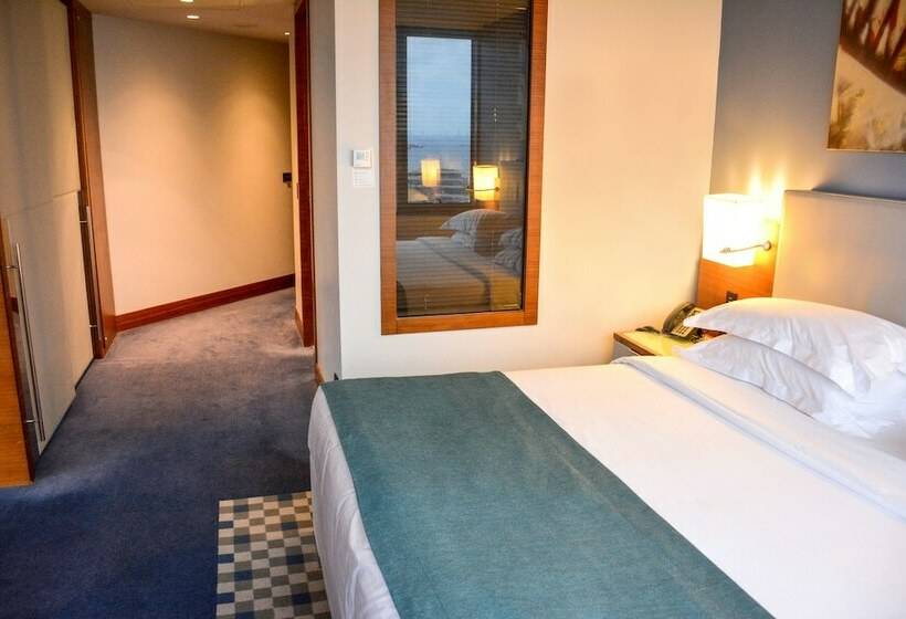 Номер Superior Вид на Море, Sheraton Istanbul Ataköy