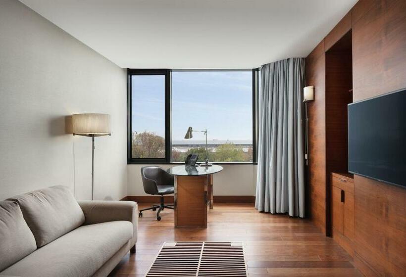Клубный люкс с видом на море, Sheraton Istanbul Ataköy