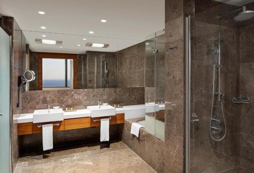 Клубный люкс с видом на море, Sheraton Istanbul Ataköy