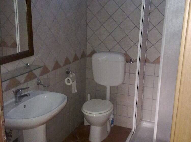 اتاق خانوادگی, B&b Donna Maja