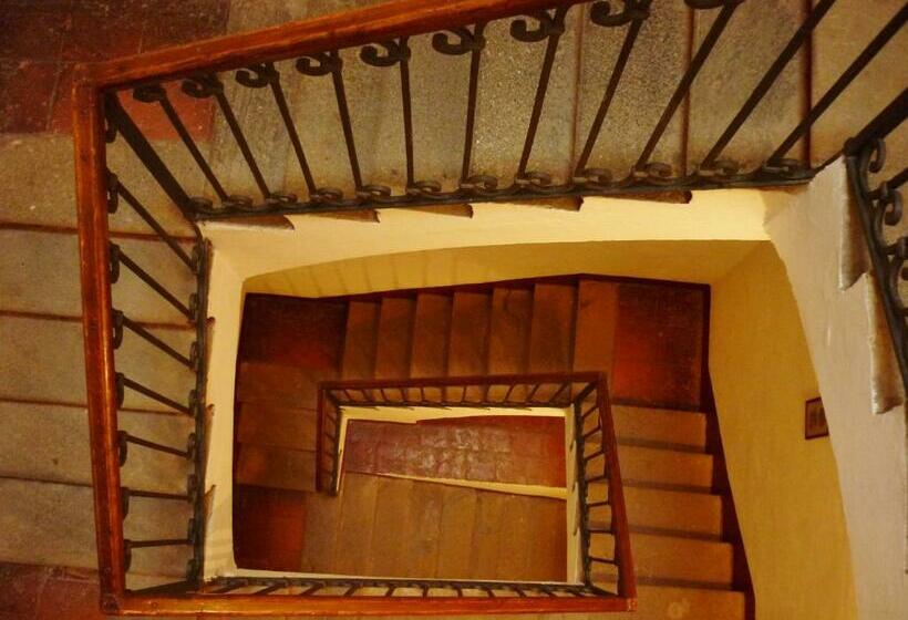 스위트, Albergo Real Castello