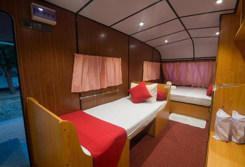 Номер Стандарт Трехместный, Yala Caravan Village
