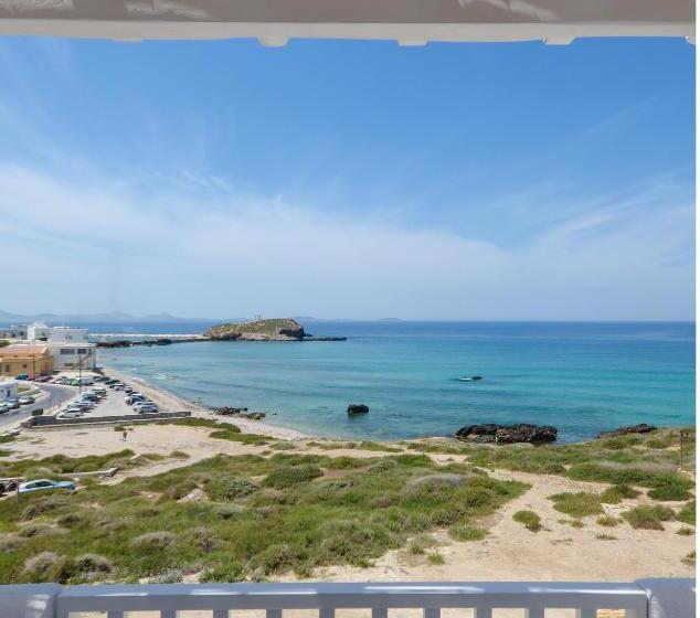 سوییت با چشم‌انداز دریا, Cyano Suites