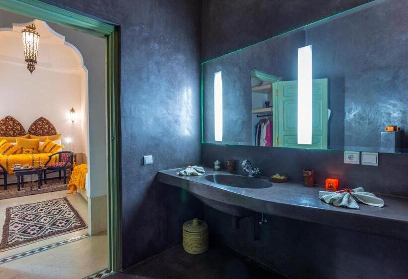 سوییت, Riad Azahar