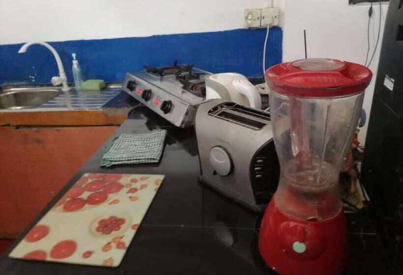 اتاق لوکس, 20 House Arugam