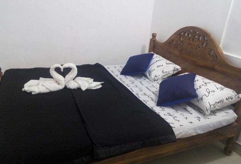 اتاق لوکس, 20 House Arugam