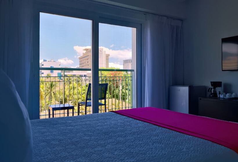 اتاق استاندارد با تخت دو نفره بزرگ, R Hotel Kingston