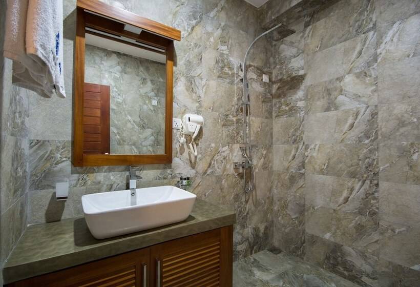 Номер Deluxe, Ceyloni City
